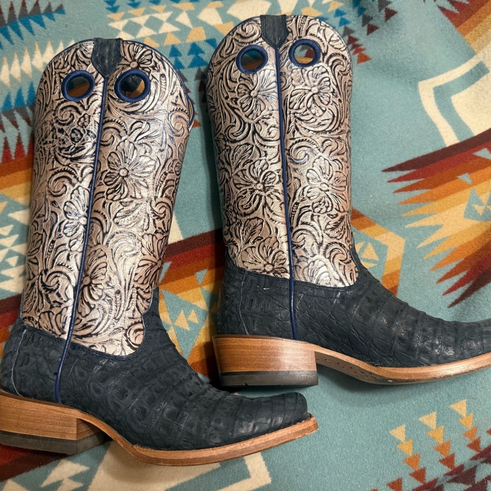 Women’s Blue authentic gator & silver Cowboy Boots